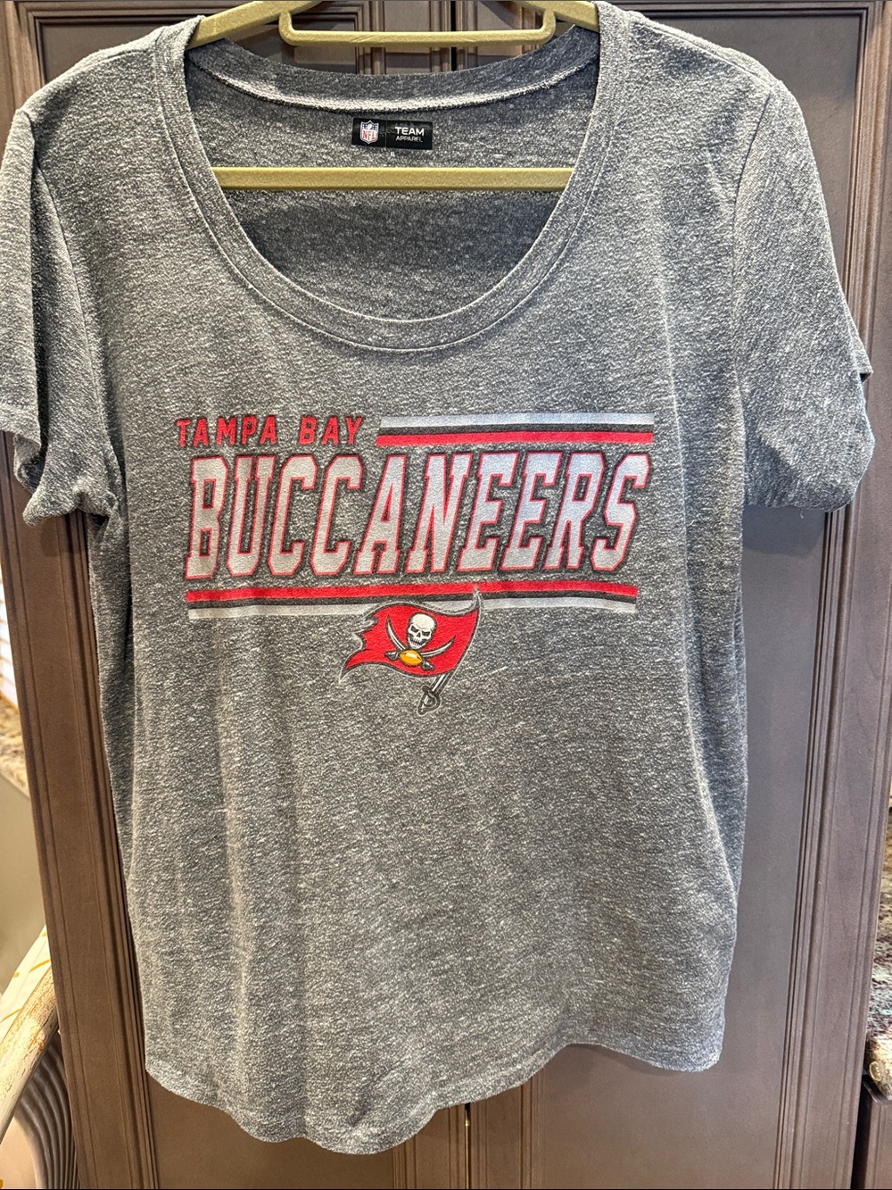 Tampa Bay Bucs XL Short Sleeve Lightweight Heather Grey Tee Buccaneers